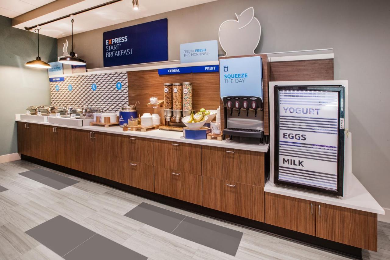 Holiday Inn Express & Suites Wilmington West - Medical Park By Ihg Kültér fotó