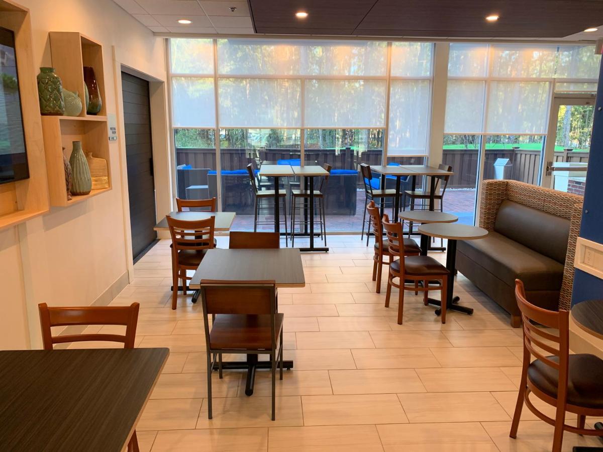 Holiday Inn Express & Suites Wilmington West - Medical Park By Ihg Kültér fotó