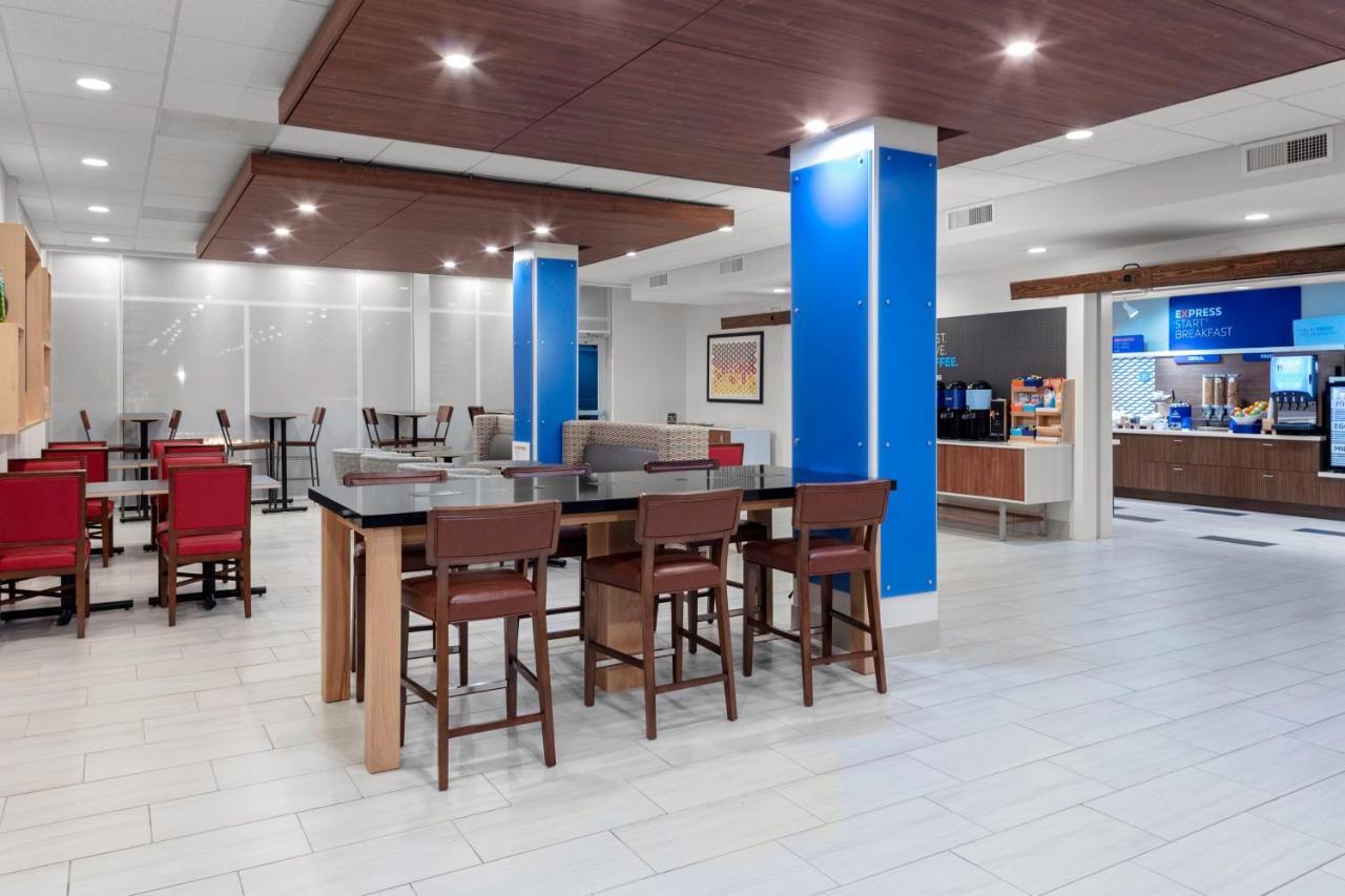 Holiday Inn Express & Suites Wilmington West - Medical Park By Ihg Kültér fotó